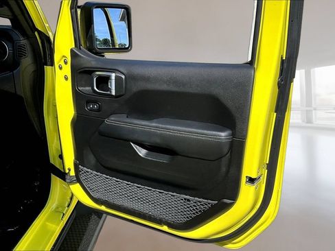 Used 2022 Jeep Wrangler Unlimited Sahara w/ Cold Weather Group AWD/4WD image 26