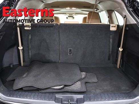 Used 2021 Toyota Highlander XLE AWD/4WD image 9