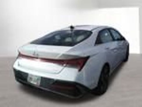 Used 2024 Hyundai Elantra Limited image 3