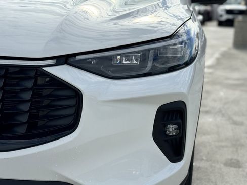 New 2025 Ford Escape SE w/ PHEV Premium Package image 3