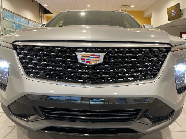 Certified 2025 Cadillac XT4 Premium Luxury w/ Cold Weather Package FWD image 10