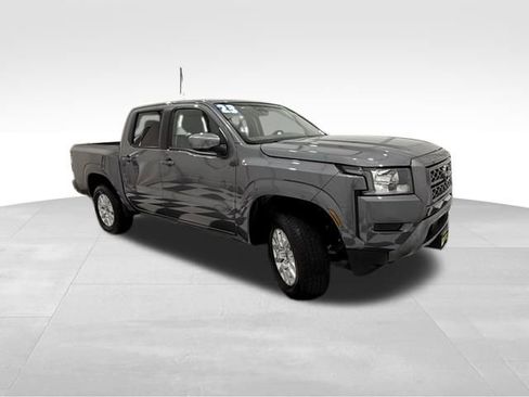 Used 2023 Nissan Frontier SV image 6
