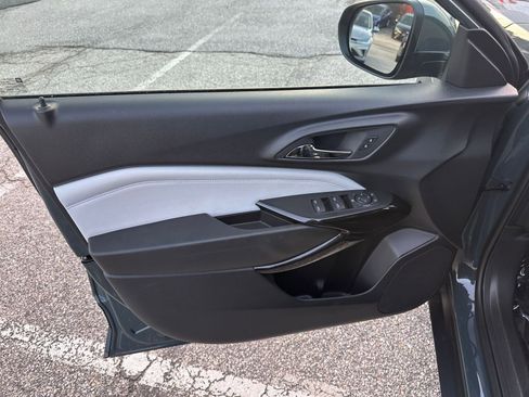 Used 2025 Chevrolet Trax LT image 20