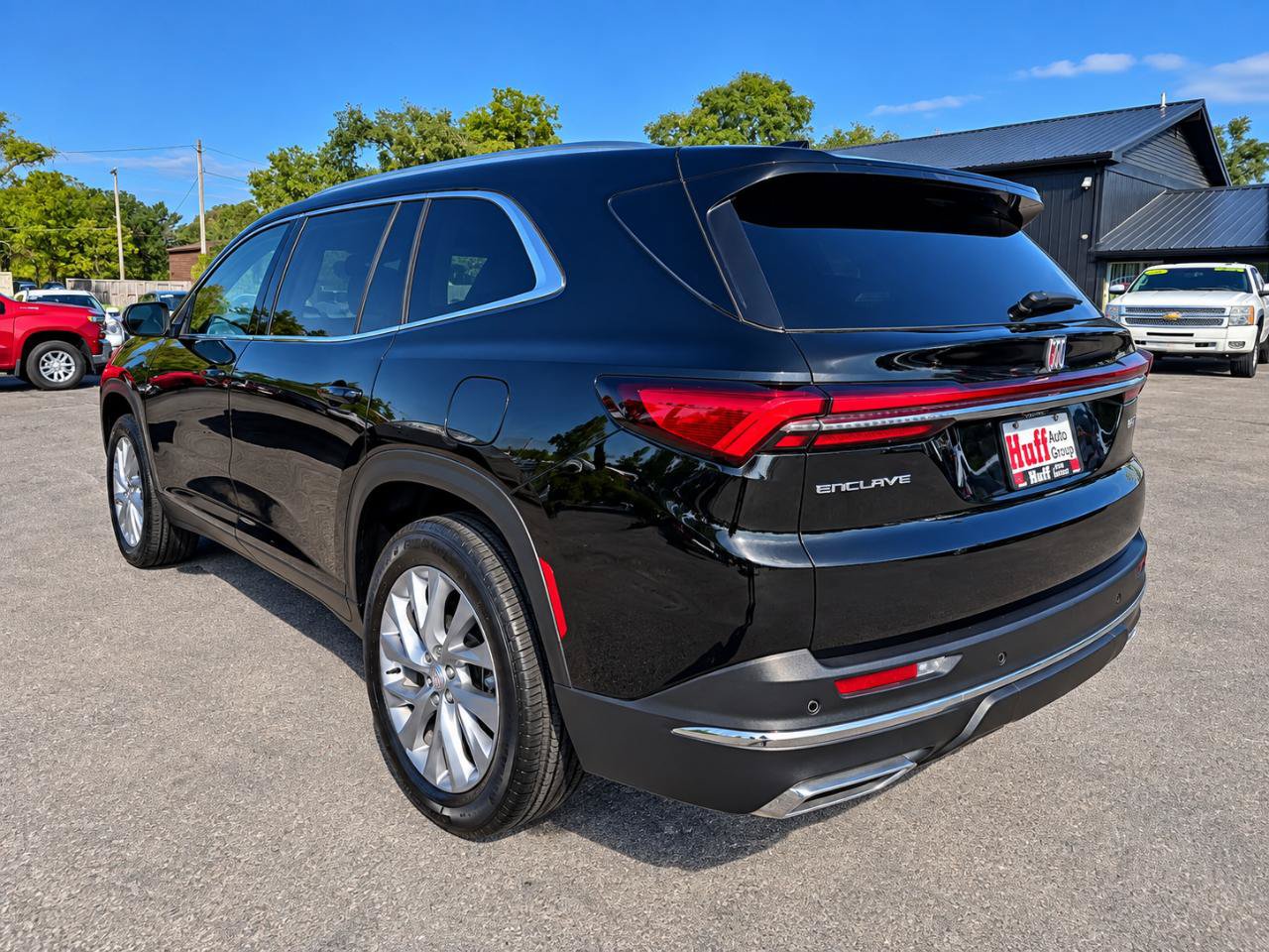 Used 2025 Buick Enclave Preferred FWD image 9
