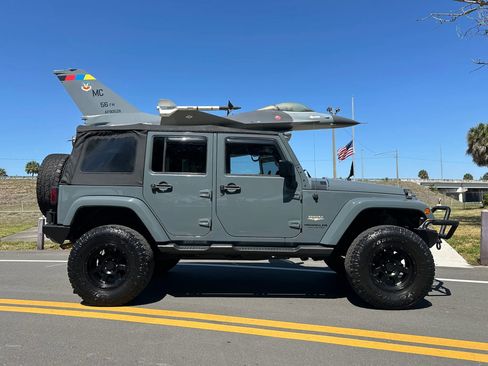 Used 2014 Jeep Wrangler Unlimited Sahara w/ Connectivity Group AWD/4WD image 1