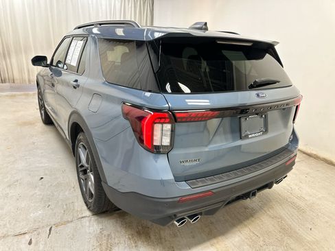 Used 2025 Ford Explorer ST AWD/4WD image 2