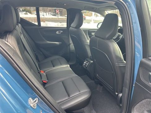 Certified 2025 Volvo XC40 B5 Plus AWD/4WD image 13