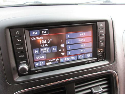 Used 2019 Dodge Grand Caravan SE FWD image 17