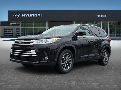 Used 2019 Toyota Highlander XLE image 1
