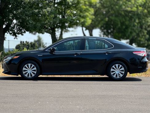 Used 2019 Toyota Camry LE FWD image 4
