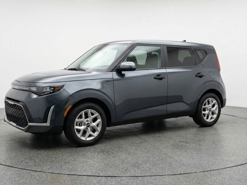 Used 2025 Kia Soul LX w/ LX Technology Package image 3