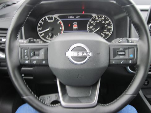 Used 2025 Nissan Rogue SV AWD/4WD image 16
