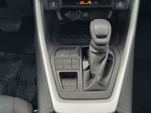 Certified 2025 Toyota RAV4 XLE AWD/4WD image 21