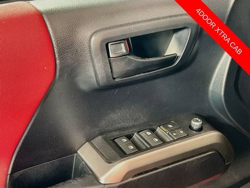 Used 2018 Toyota Tacoma SR5 RWD image 7