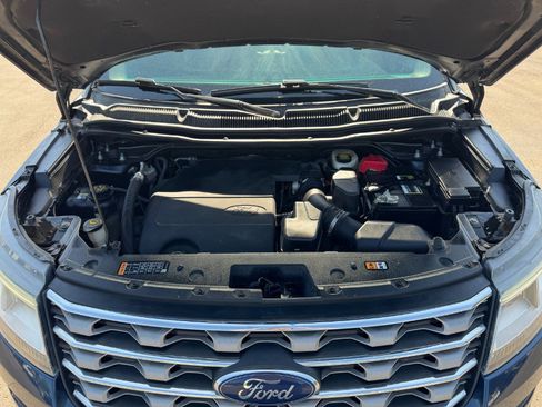 Used 2017 Ford Explorer XLT w/ Equipment Group 202A AWD/4WD image 25