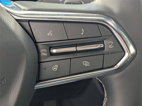 Used 2025 Chevrolet Traverse LT image 17