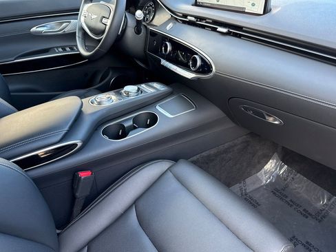 Used 2025 Genesis GV70 2.5T image 17