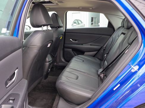 Used 2025 Hyundai Elantra Limited FWD image 9