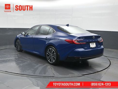 Used 2025 Toyota Camry XLE image 8