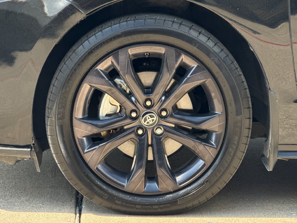Certified 2025 Toyota Sienna XSE FWD image 28