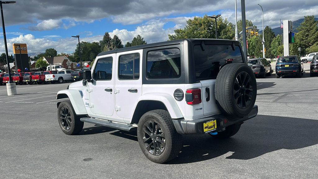 Used 2023 Jeep Wrangler Unlimited Sahara AWD/4WD image 5