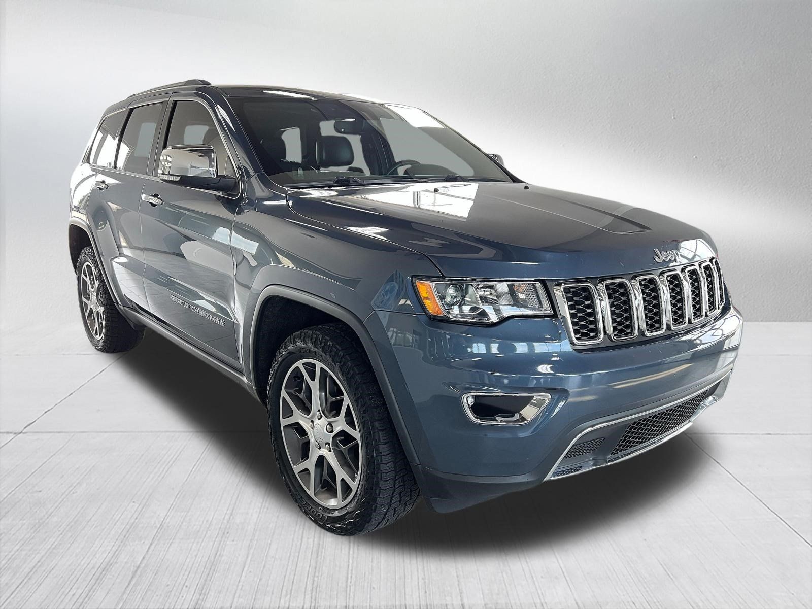 Used 2019 Jeep Grand Cherokee Limited AWD/4WD image 3