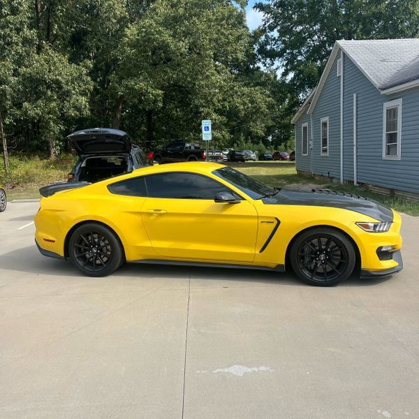 Used 2018 Ford Mustang Shelby GT350 w/ Convenience Package RWD image 8
