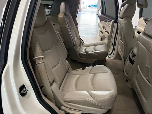 Used 2015 Cadillac Escalade Premium image 17