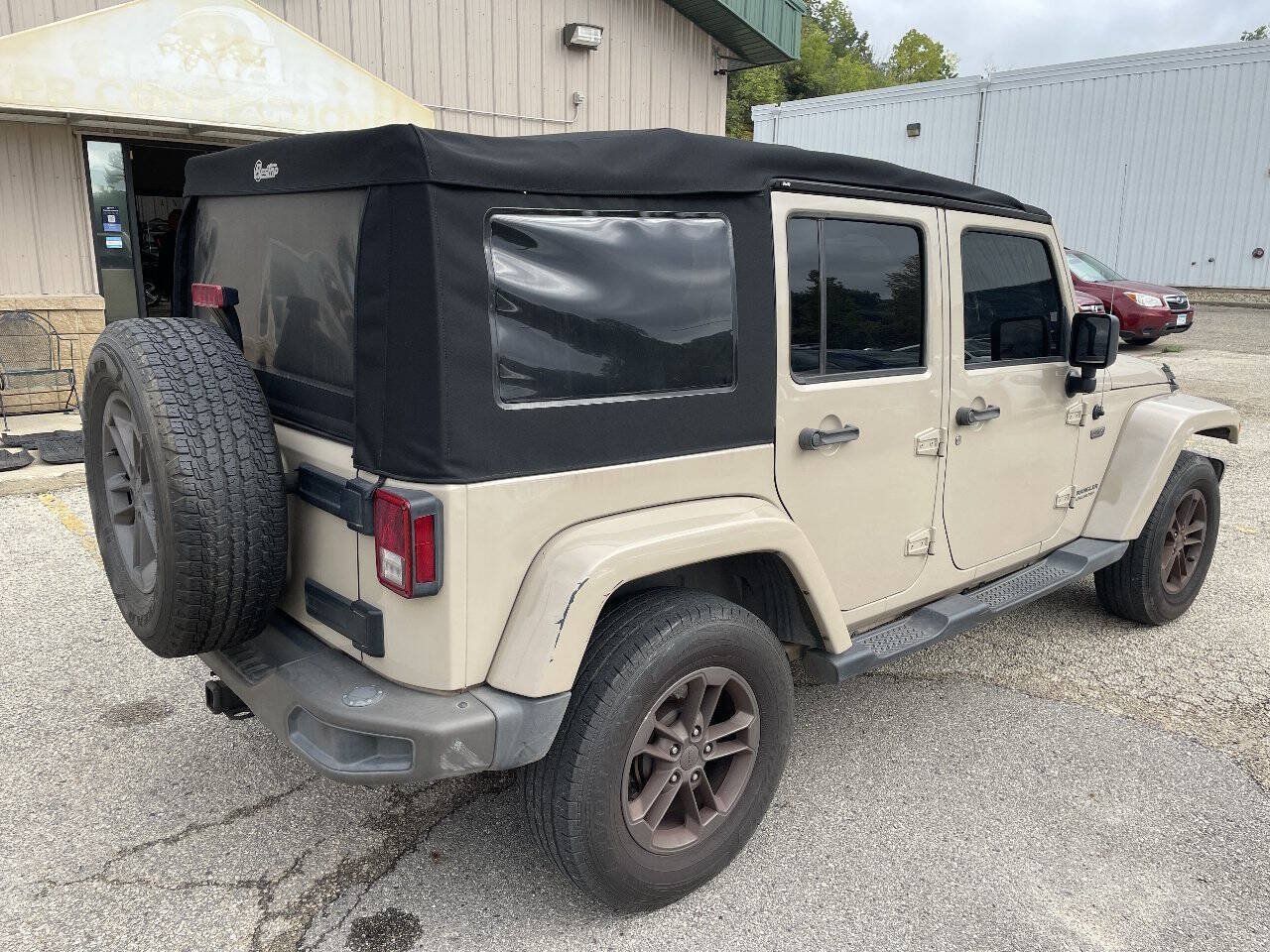 Used 2016 Jeep Wrangler Unlimited Sahara AWD/4WD image 9