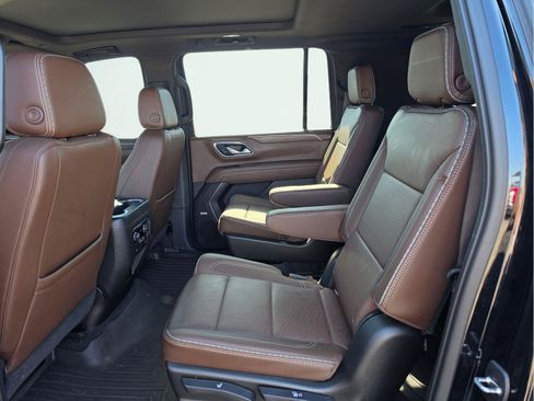 Used 2021 Chevrolet Suburban High Country AWD/4WD image 14