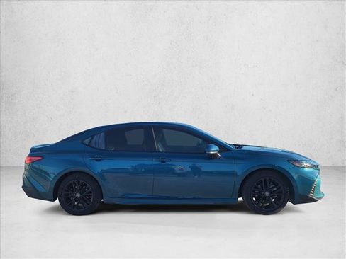 Used 2025 Toyota Camry SE FWD image 5