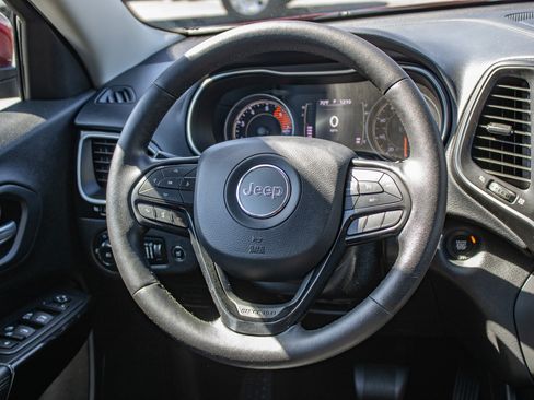 Used 2019 Jeep Cherokee Latitude Plus AWD/4WD image 35