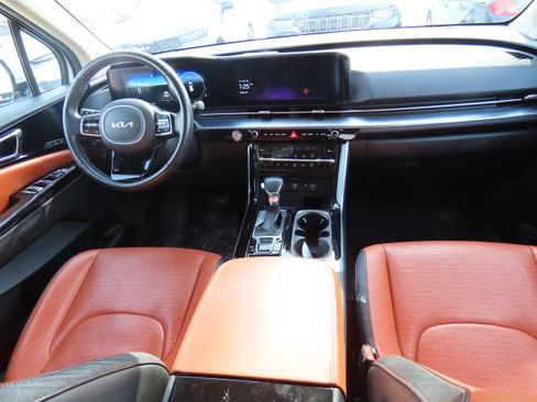 Used 2024 Kia Carnival SX Prestige image 14