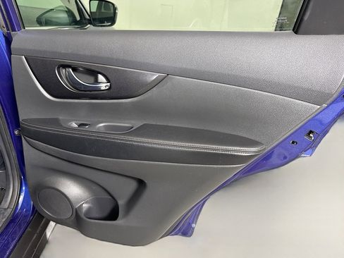 Used 2018 Nissan Rogue SV image 28