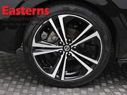Used 2023 Nissan Sentra SR w/ SR Premium Package FWD image 31