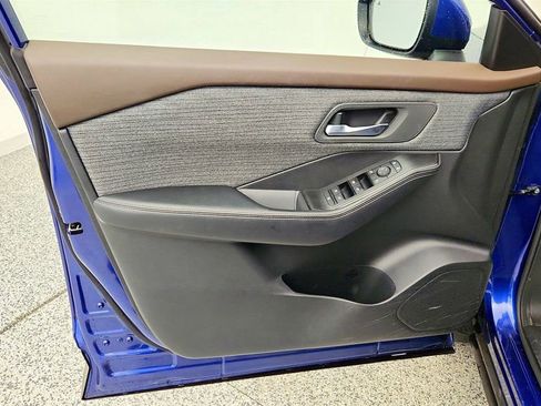 Used 2023 Nissan Rogue SV image 10