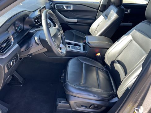 Used 2023 Ford Explorer XLT w/ Equipment Group 202A image 20