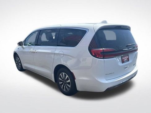 Used 2022 Chrysler Pacifica Touring-L FWD image 5