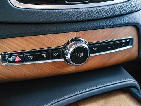 Used 2025 Volvo XC90 B5 Plus w/ Protection Package Premier image 34