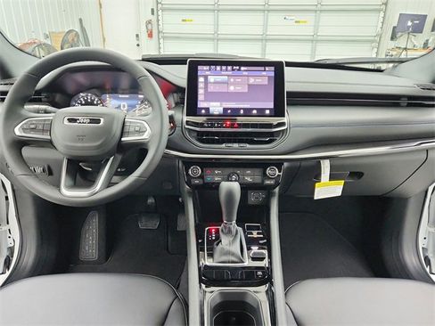 New 2026 Jeep Compass Latitude image 23