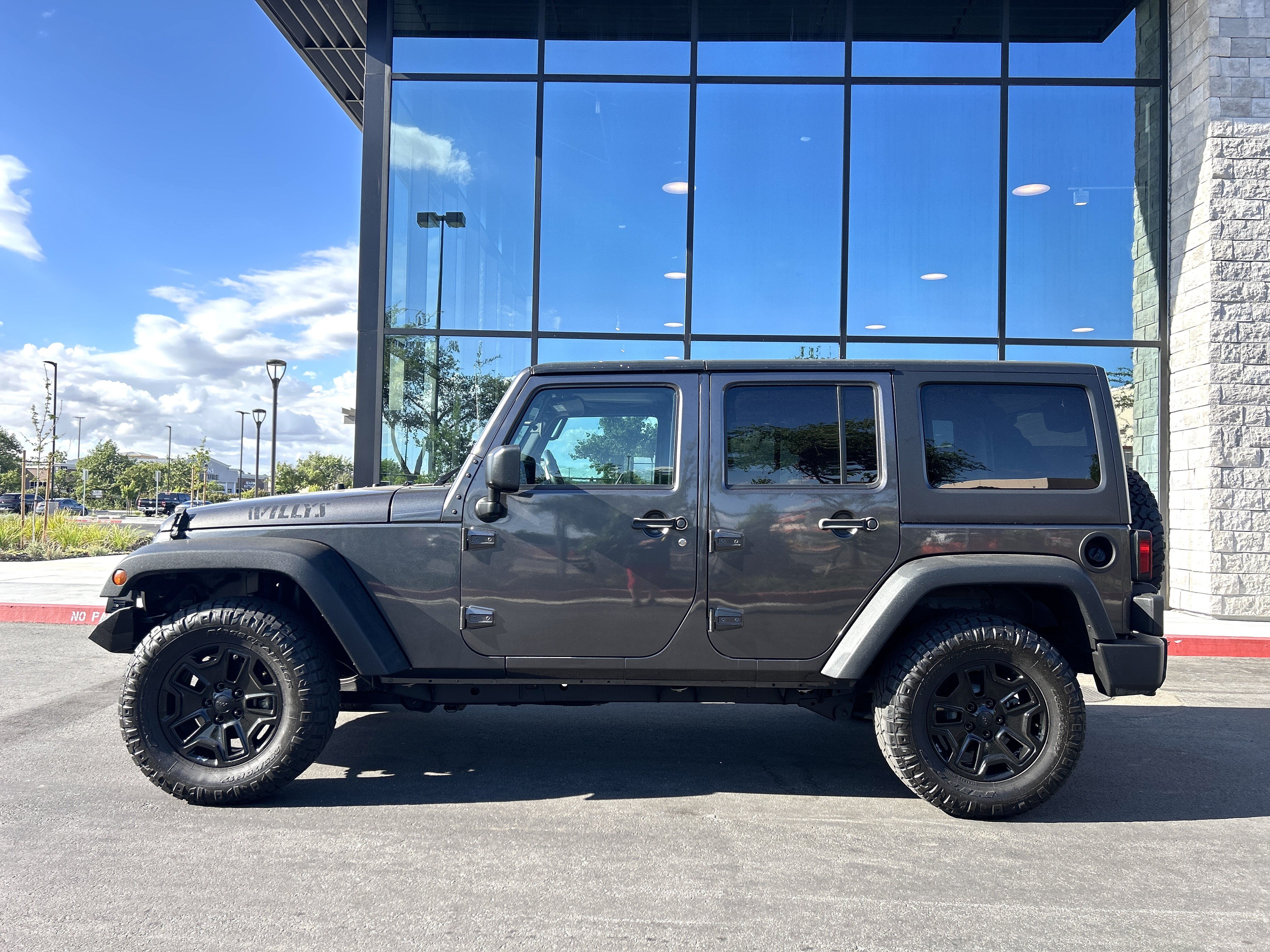 Used 2017 Jeep Wrangler Unlimited Sport AWD/4WD image 3