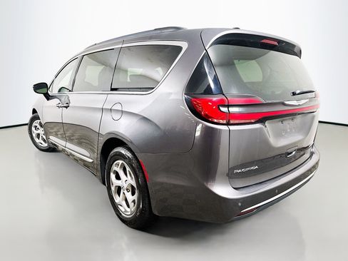 Used 2023 Chrysler Pacifica Limited FWD image 5