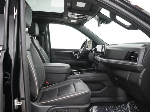 Used 2025 Chevrolet Tahoe Premier w/ Sun And Tow Package AWD/4WD image 13