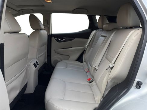 Used 2018 Nissan Rogue Sport SL w/ SL Premium Package image 19