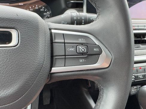 Used 2024 Jeep Compass Latitude AWD/4WD image 19