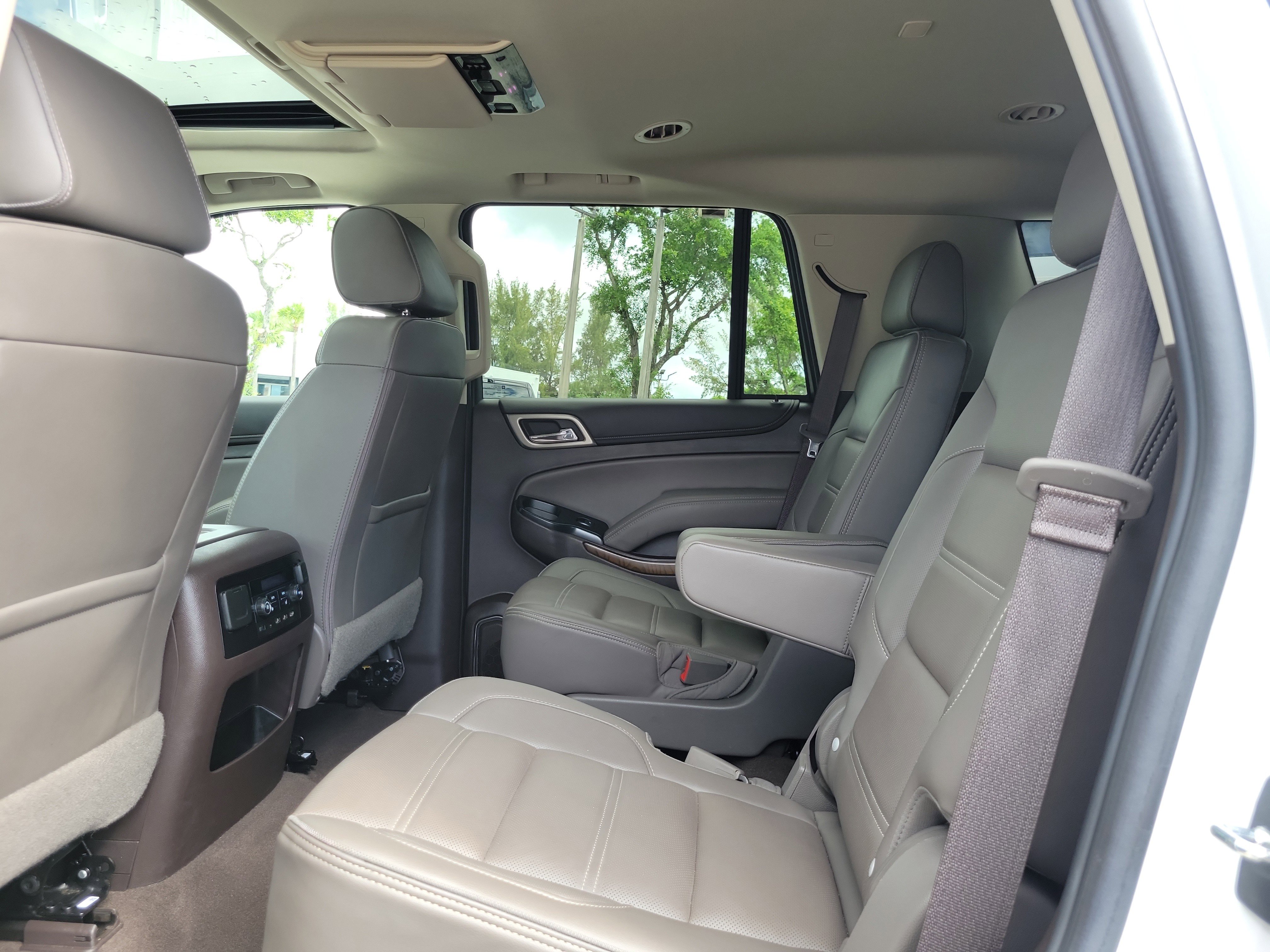 Used 2020 GMC Yukon Denali w/ Denali Ultimate Package AWD/4WD image 16