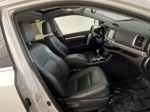 Used 2016 Toyota Highlander XLE w/ Protection Package #3 AWD/4WD image 8