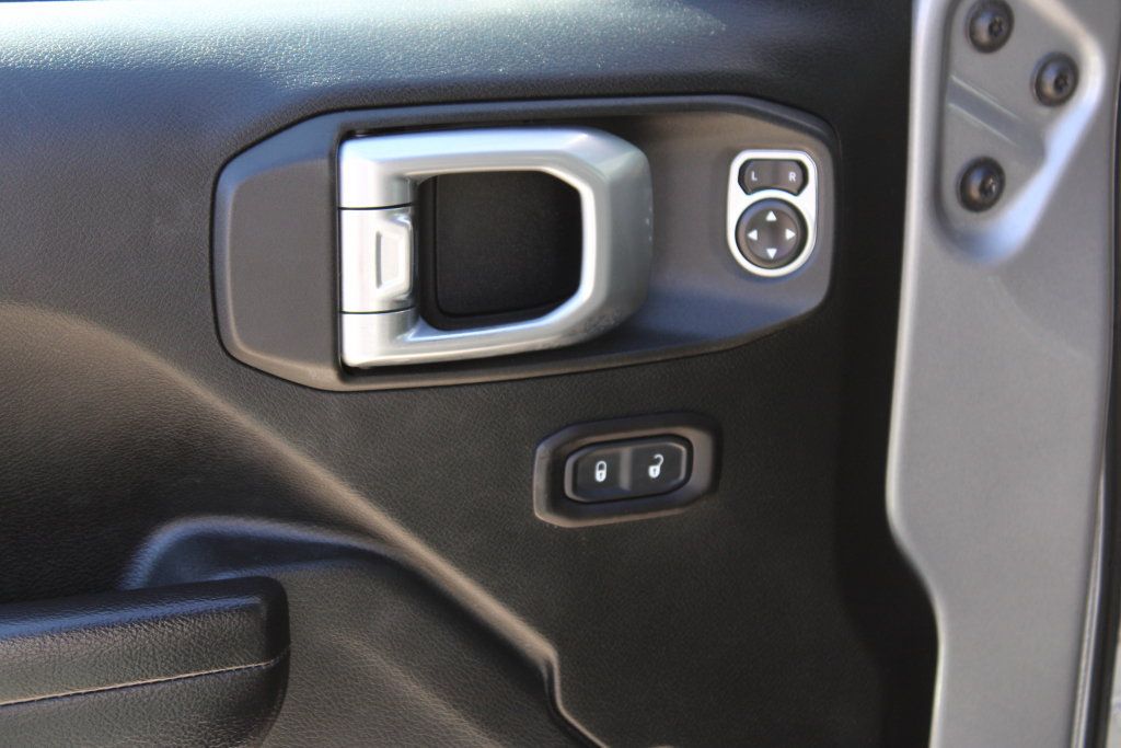Used 2018 Jeep Wrangler Unlimited Sport S AWD/4WD image 27