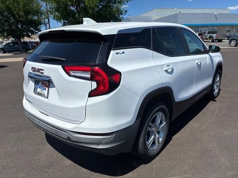 Used 2024 GMC Terrain SLE FWD image 4