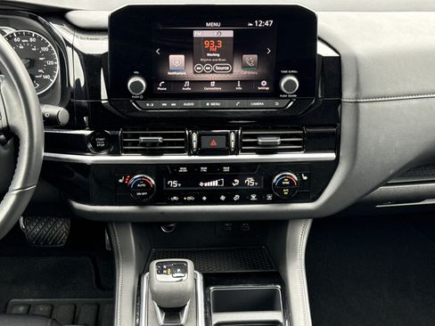 Used 2025 Nissan Pathfinder SV AWD/4WD image 28